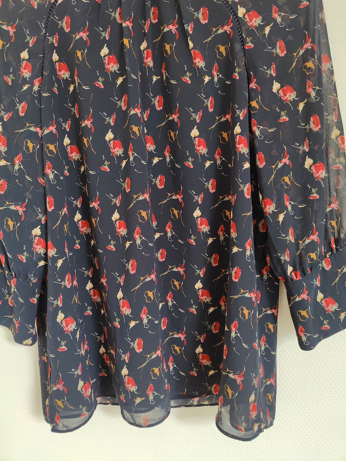 Blouse REISS bleu marine à imprimé floral – Taille M — photo 3