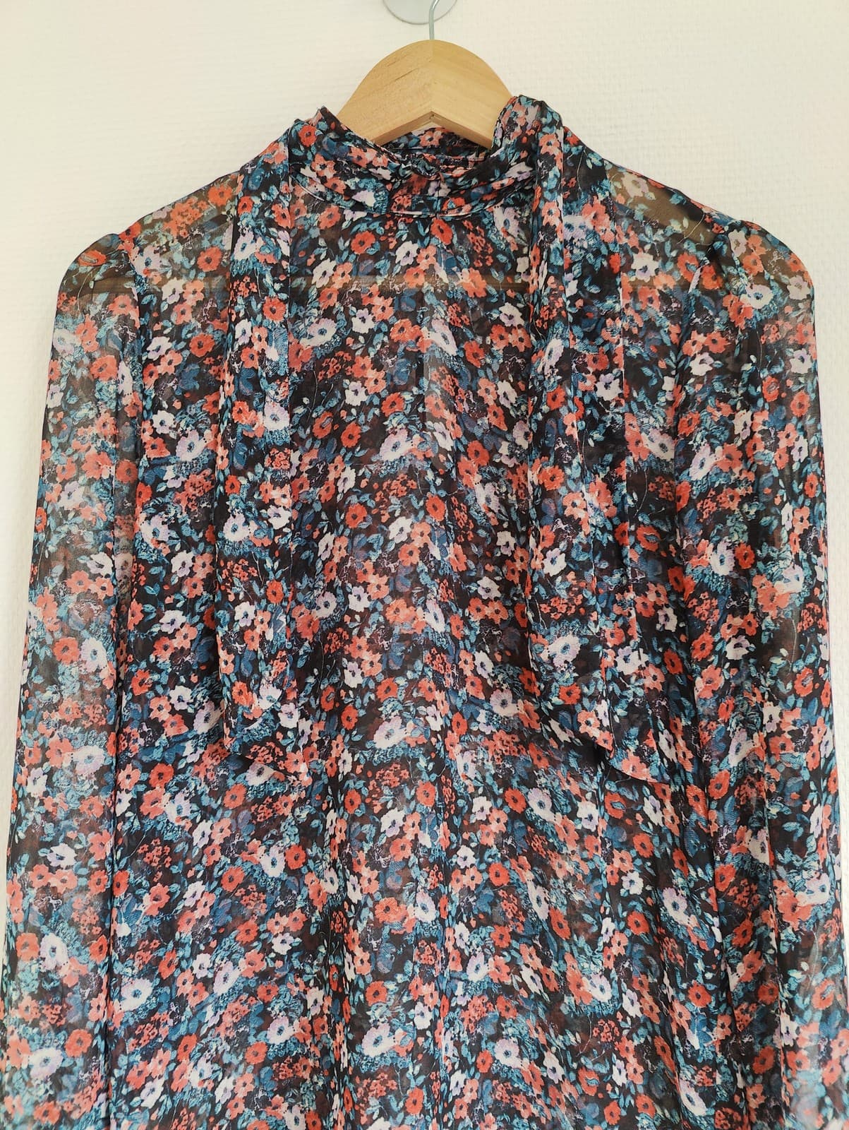 Blouse fleurie transparente à col lavallière Zara – Taille M — photo 2