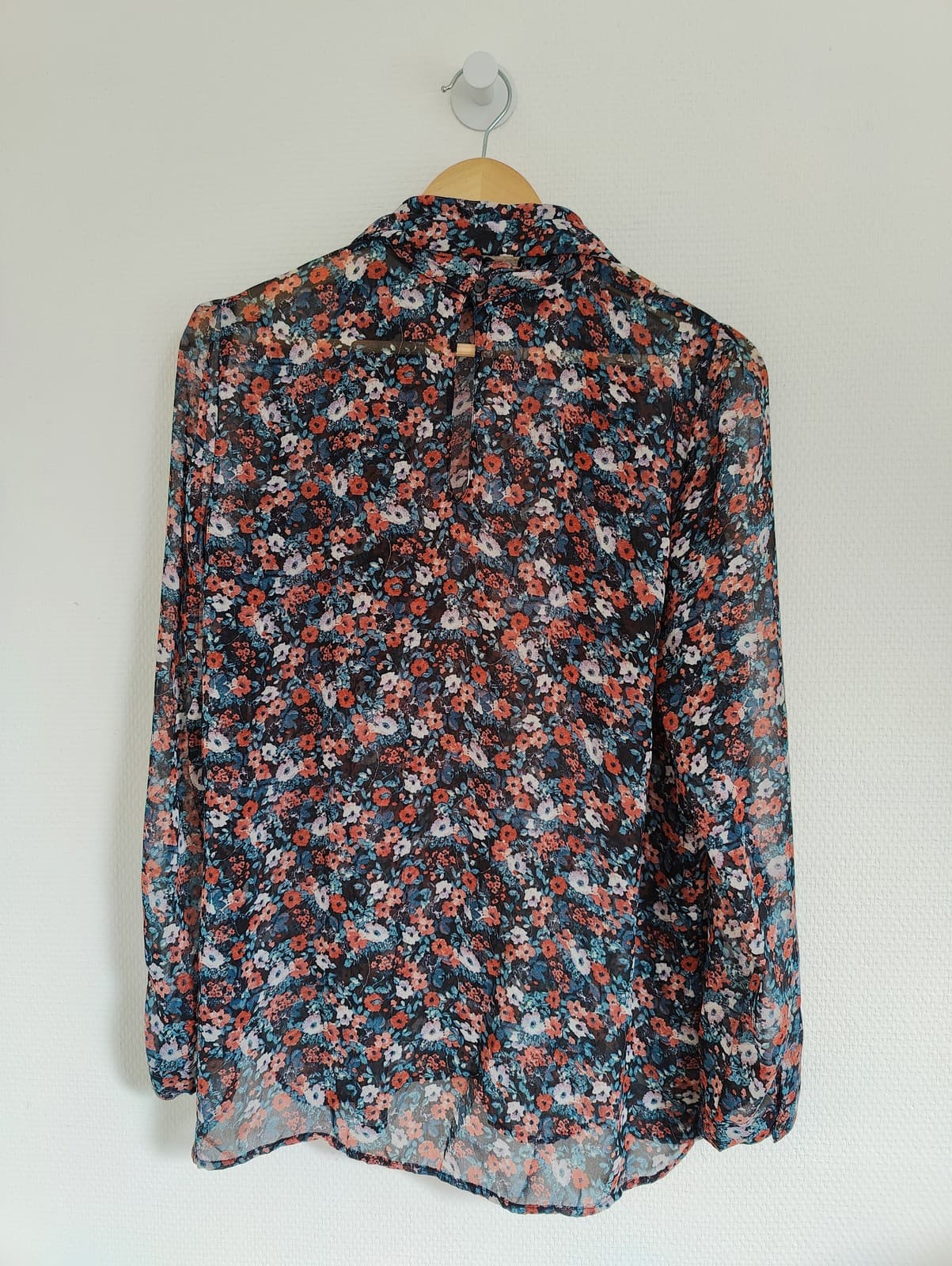 Blouse fleurie transparente à col lavallière Zara – Taille M — photo 4
