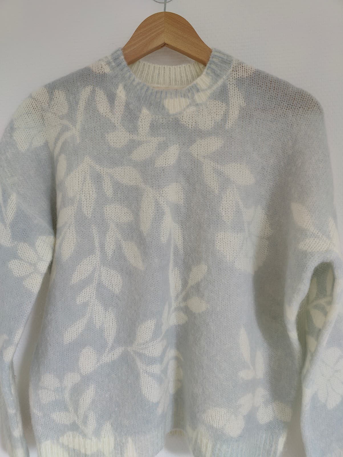 Pull Sézane bleu ciel à motif floral – Taille XS — photo 2