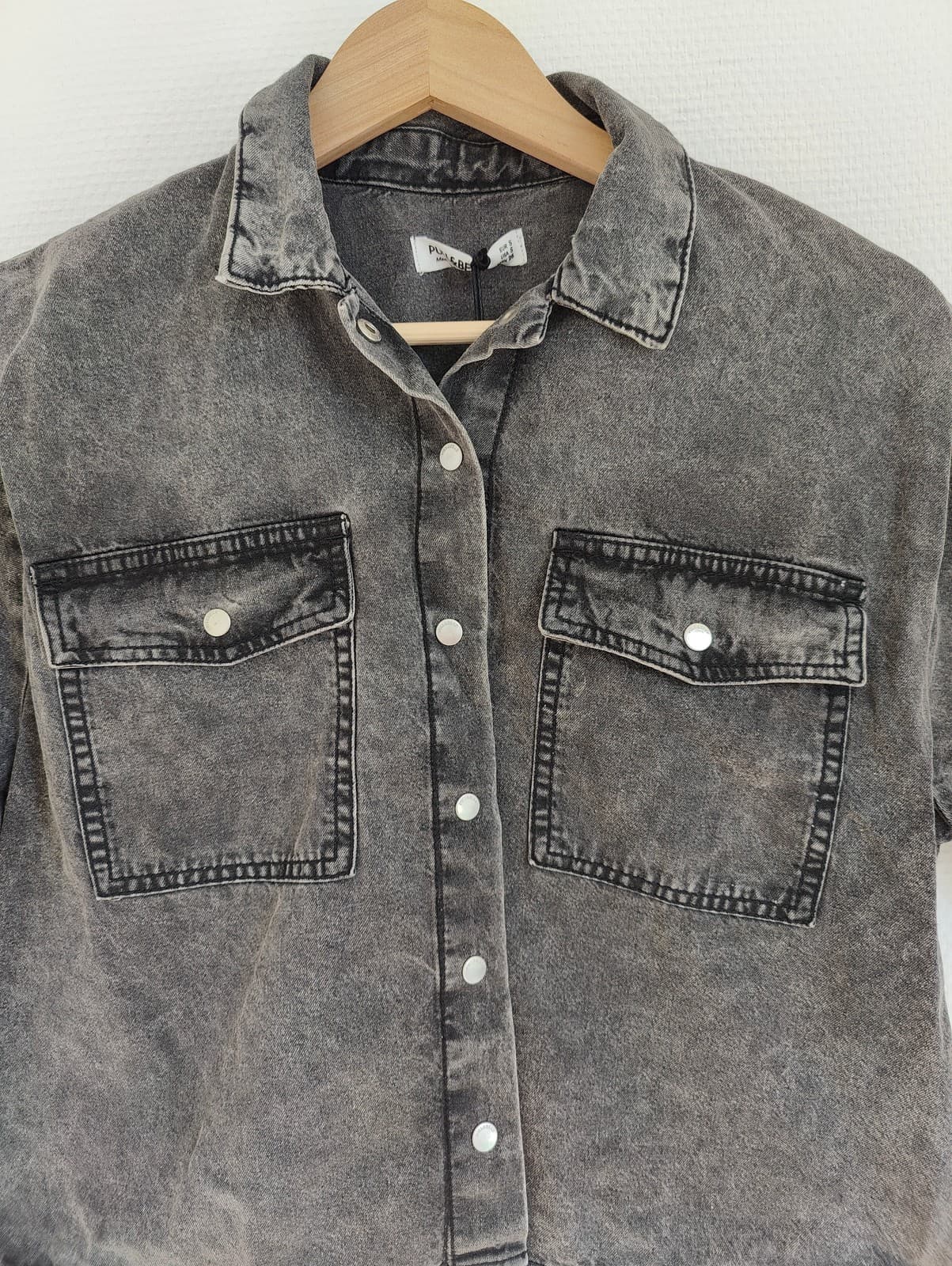 Chemise courte en jean délavé gris — Pull & Bear — photo 2