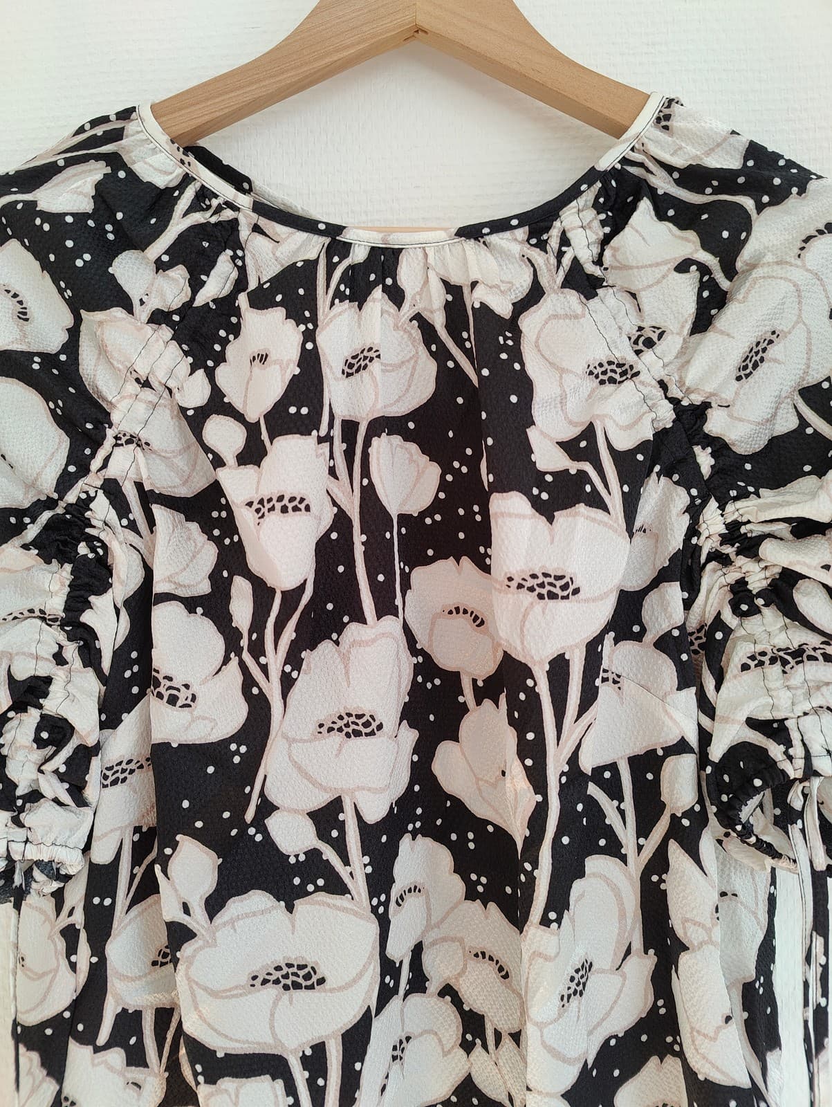 Blouse fleurie noire et crème Ted Baker – Taille 1 — photo 3
