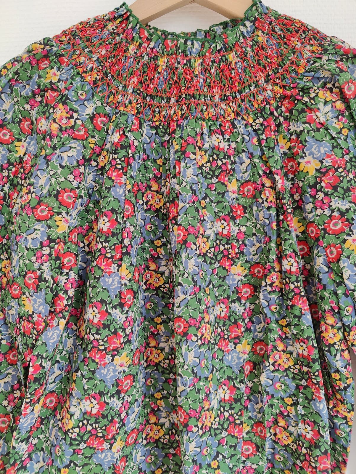 Blouse fleurie multicolore à empiècement smocké Sézane – Taille M — photo 3