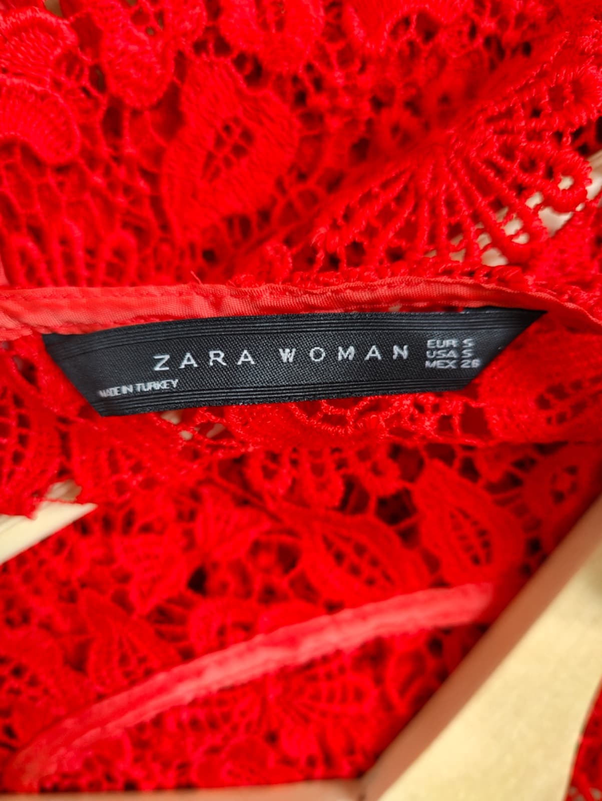 Top en dentelle rouge à manches courtes – Taille S — photo 5