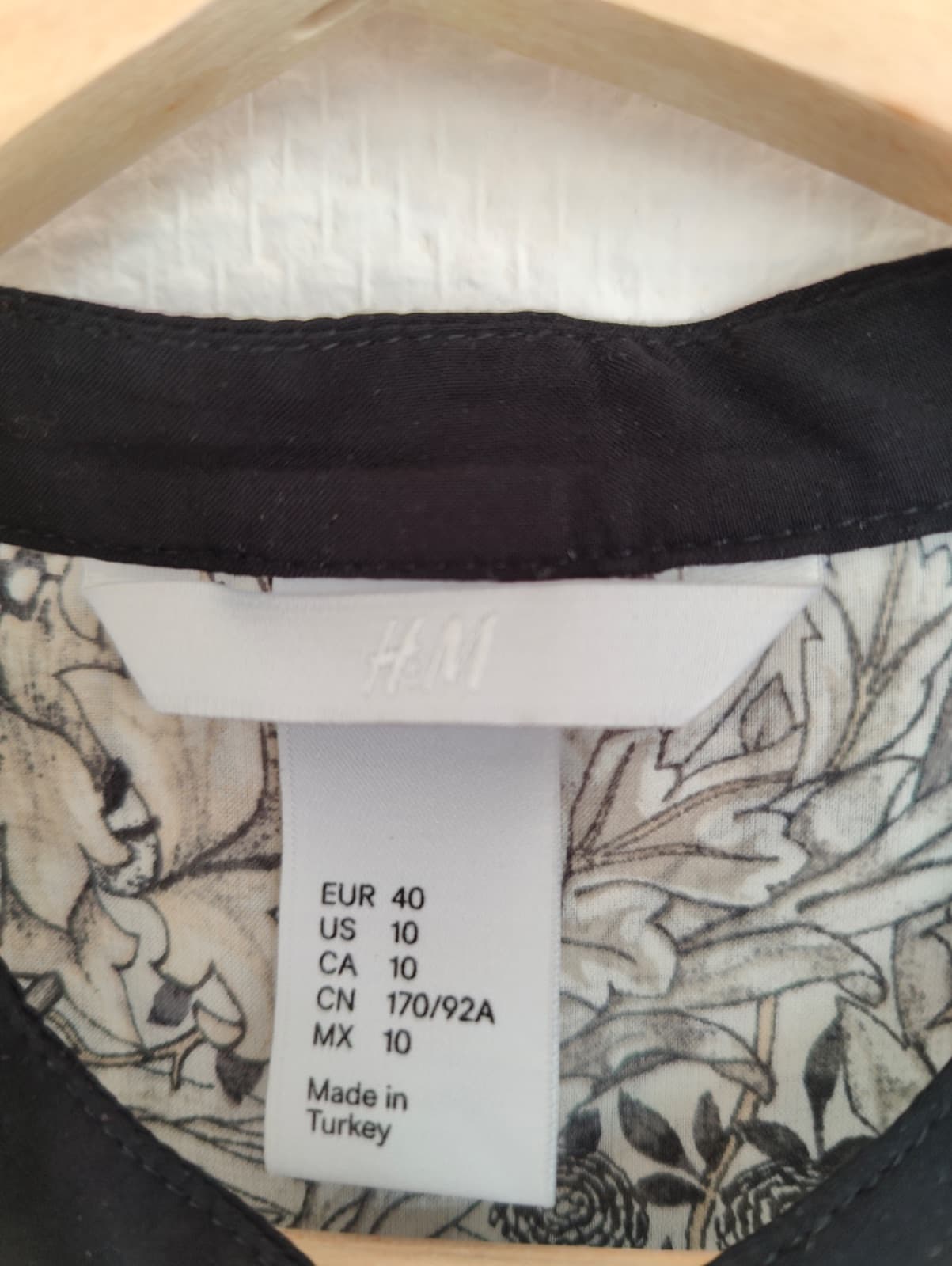 Blouse imprimée floral noir et beige H&M – Taille 40 — photo 3