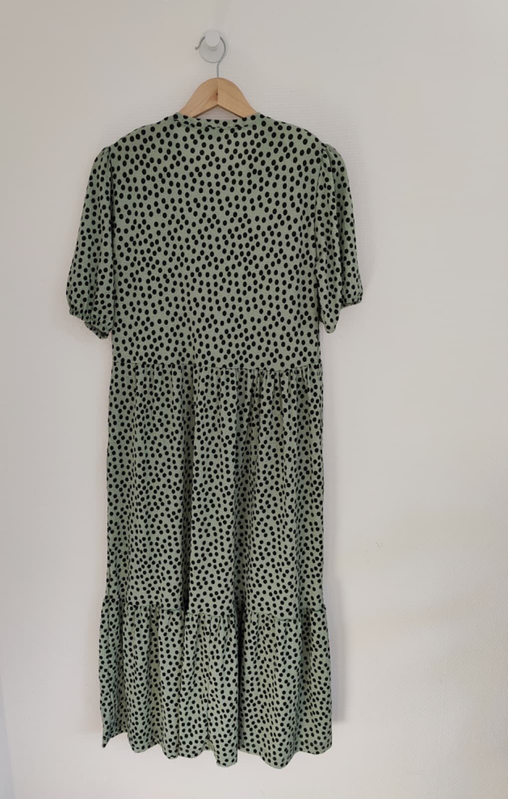 Robe longue Stradivarius vert sauge à pois noirs – Taille L — photo 4