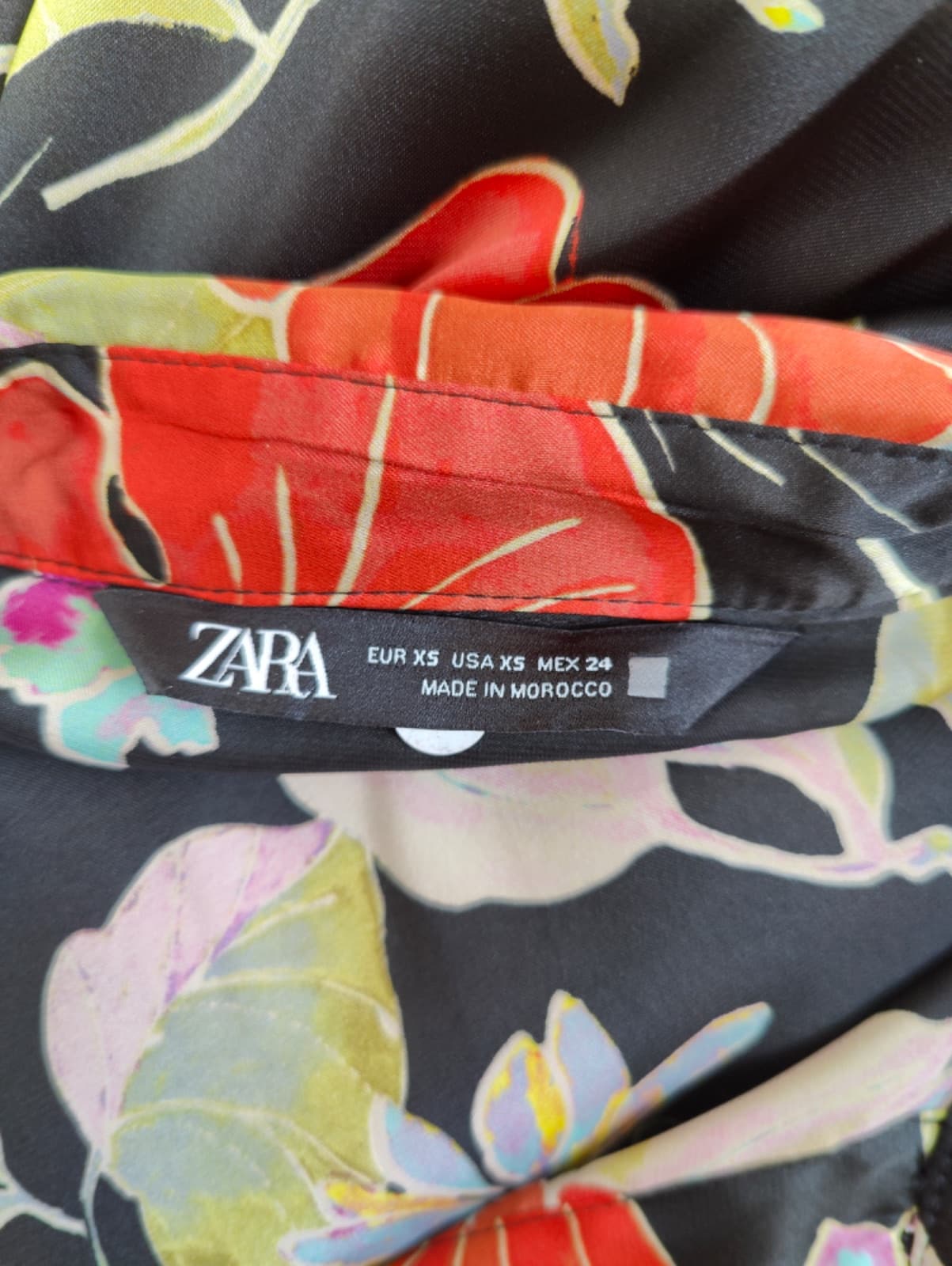 Chemise noire à fleurs multicolores Zara – Taille XS — photo 5