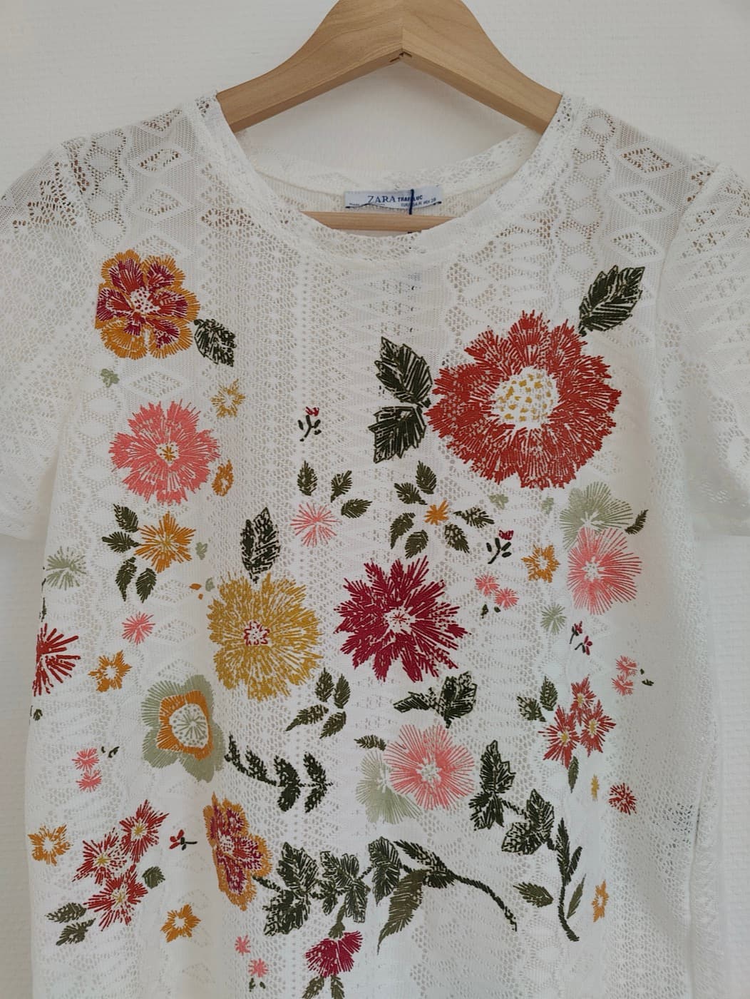 T-shirt en dentelle brodé fleurs Zara – Taille M — photo 3