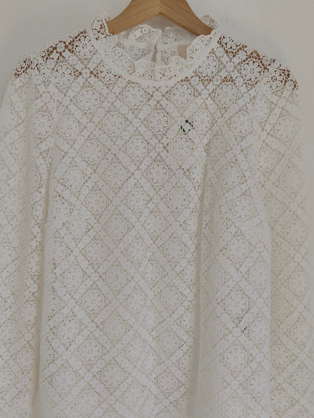 Blouse en dentelle col montant Sézane – Taille 42 — photo 3