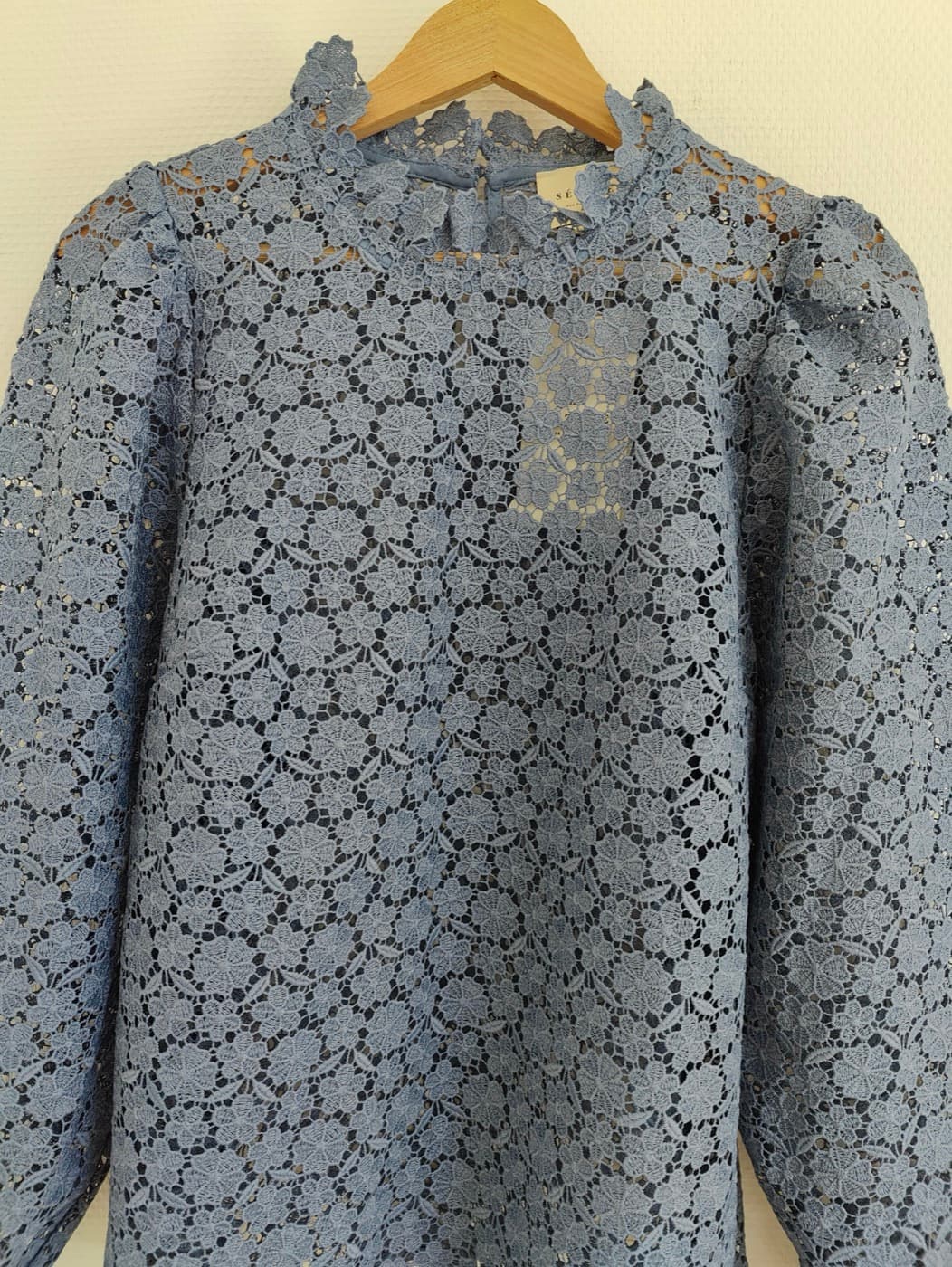 Blouse en dentelle col montant Sézane – Taille 42 — photo 3