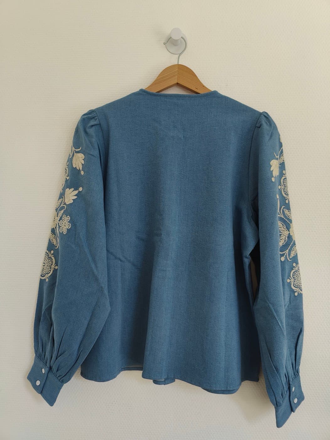 Blouse en chambray brodée Sézane – Taille 42 — photo 4