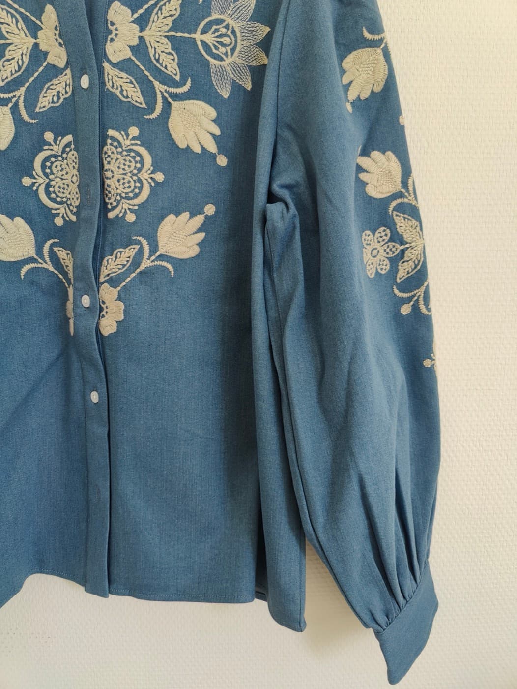 Blouse en chambray brodée Sézane – Taille 40 — photo 3
