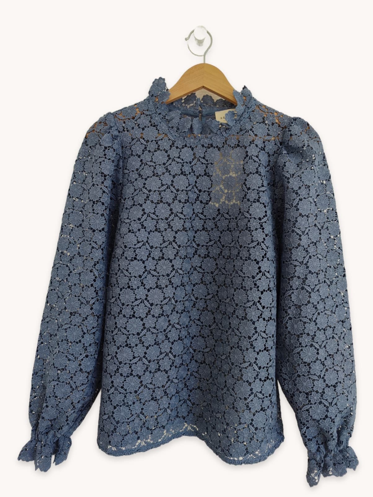 Blouse en dentelle col montant Sézane – Taille 42 — photo 2