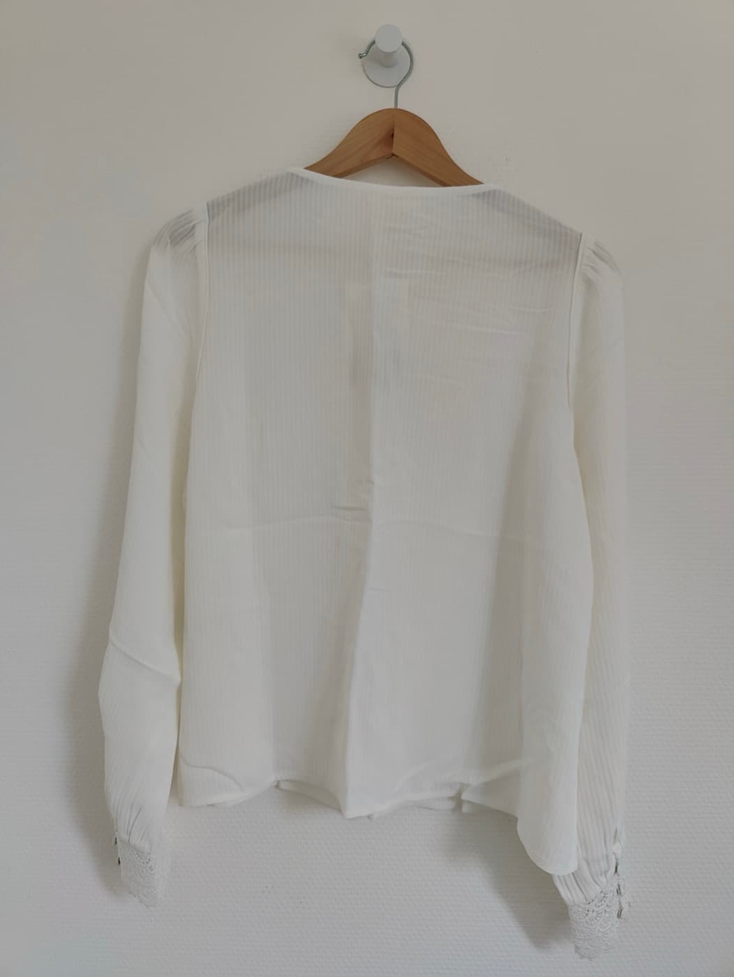 Blouse Sézane blanche à détails en dentelle – Taille 40 — photo 3