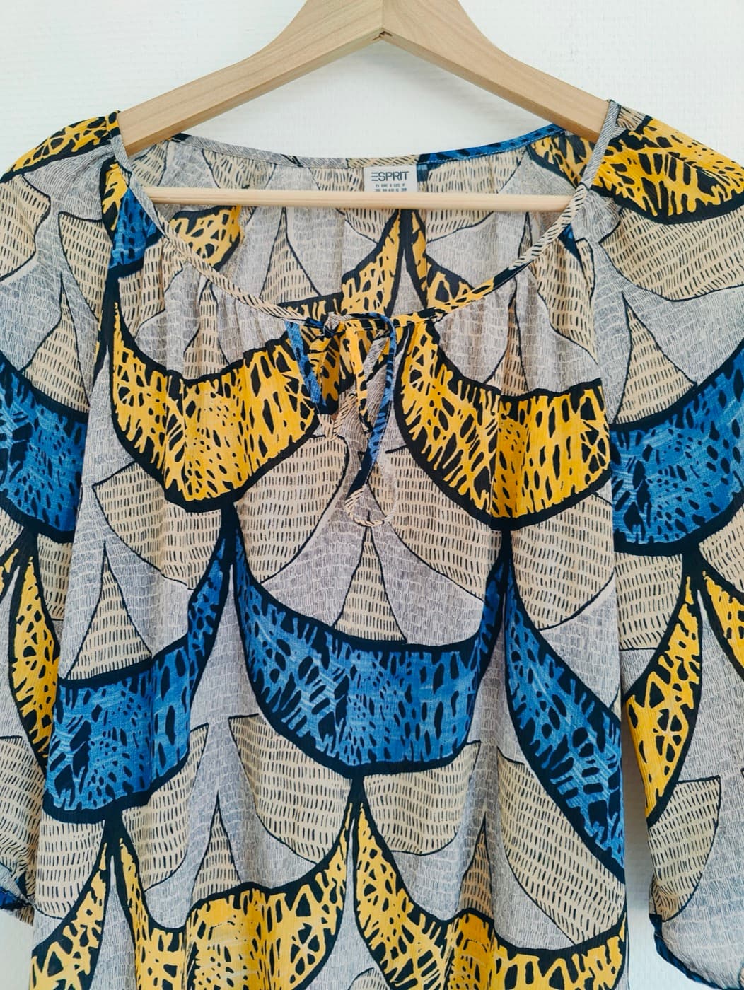 Top Esprit fluide à imprimé graphique – Taille 38 — photo 2