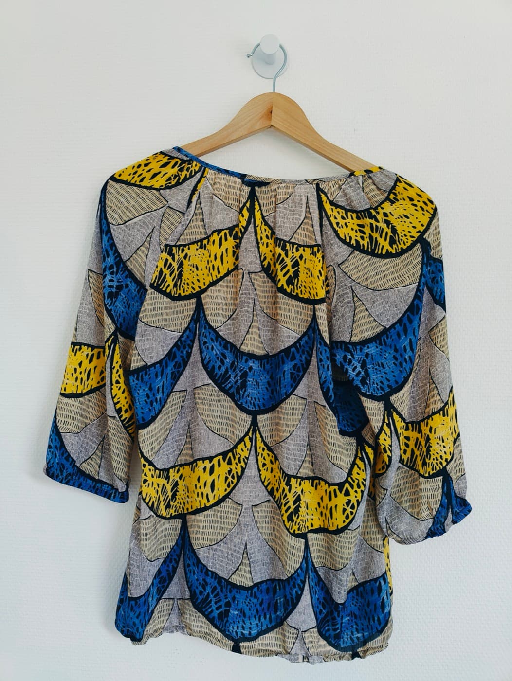 Top Esprit fluide à imprimé graphique – Taille 38 — photo 4