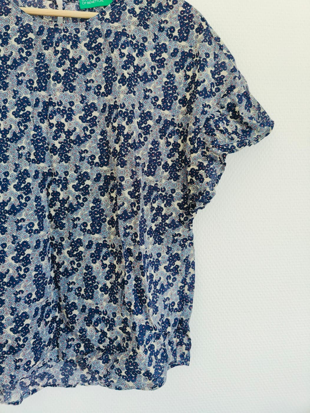 Top Benetton à imprimé marguerites bleues – Taille M — photo 3
