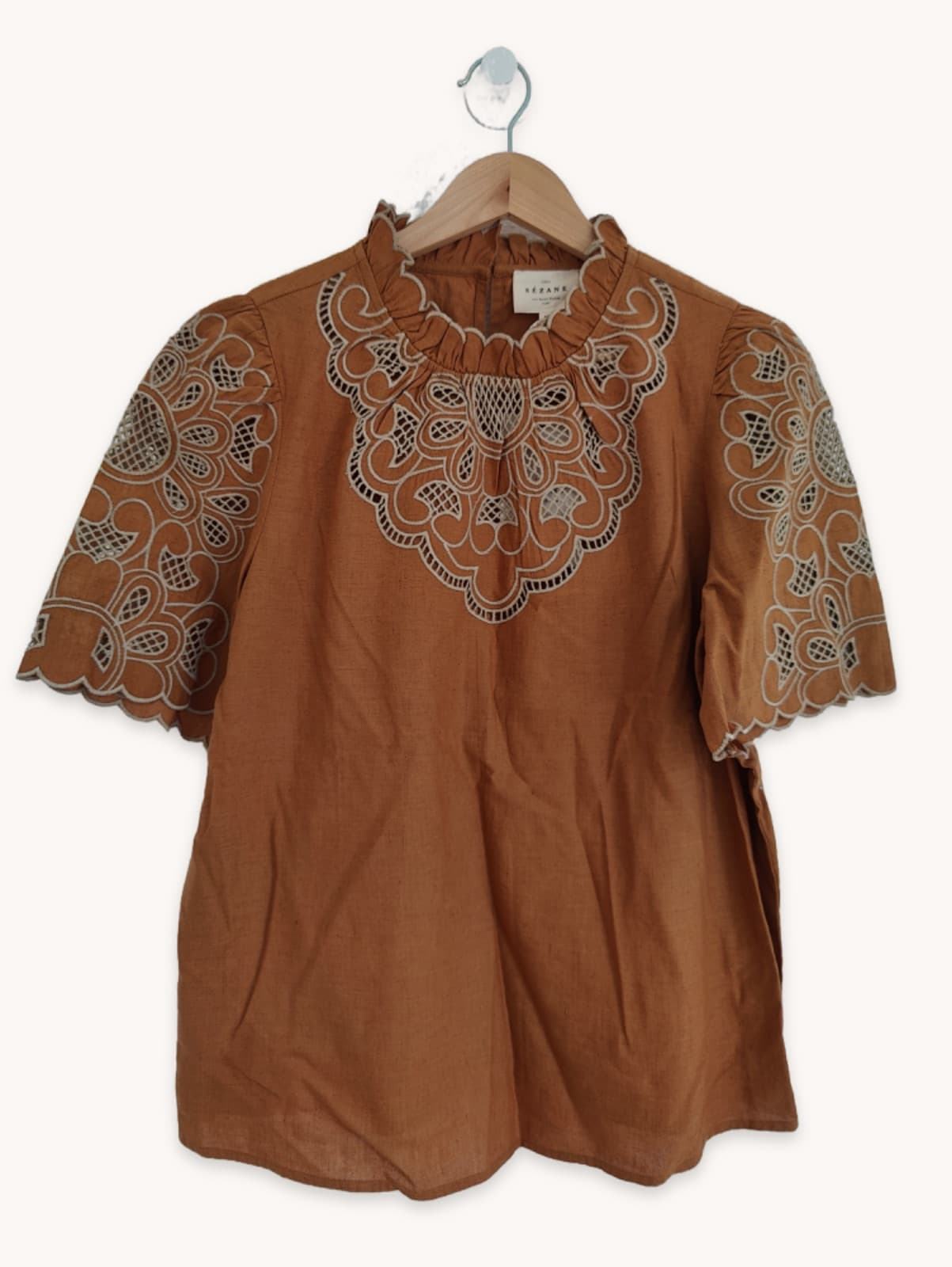 Blouse Sézane en lin brodé camel – Taille 42 — photo 2