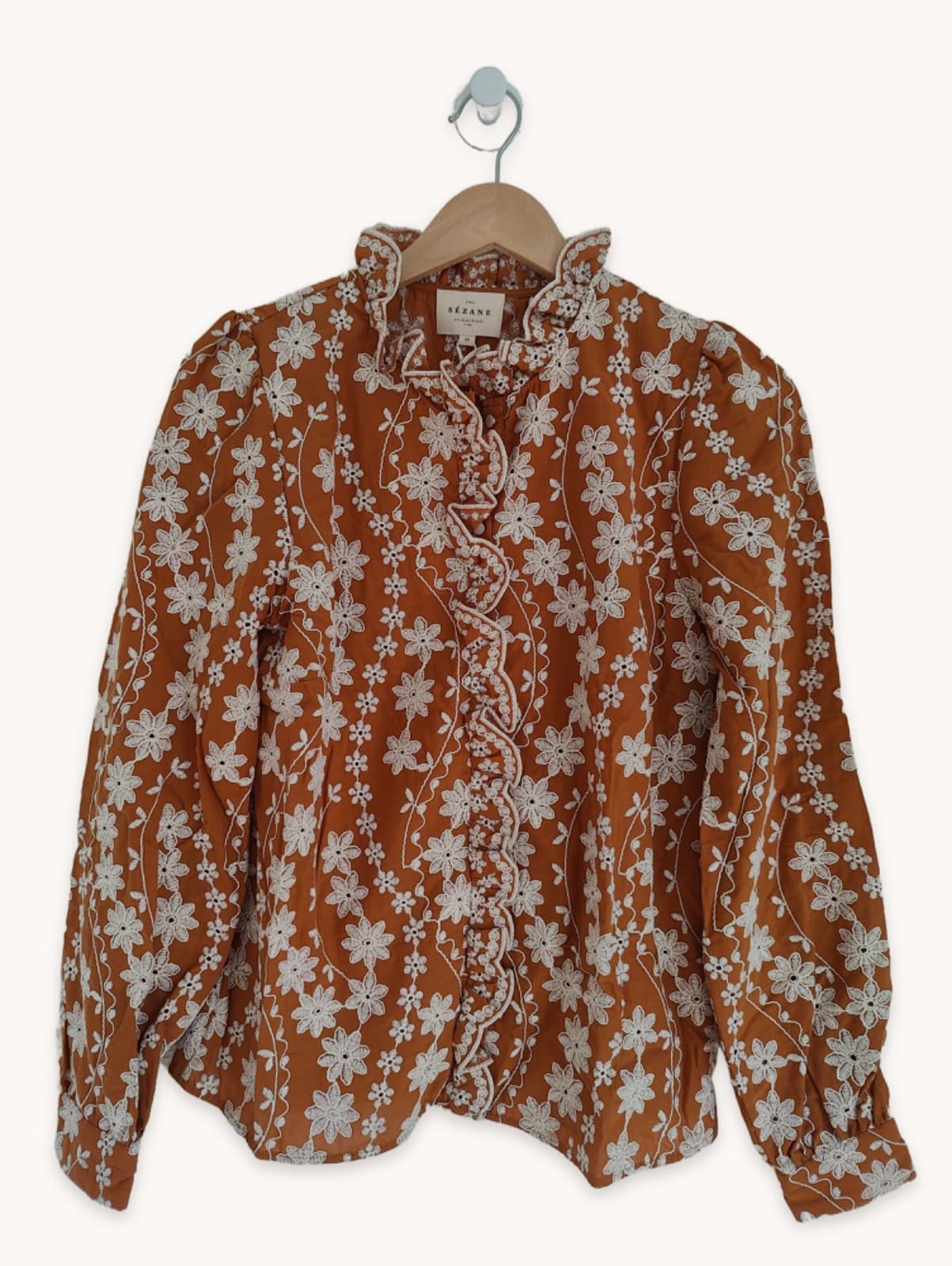 Chemise Sézane camel à broderies florales  – Taille 38 — photo 2