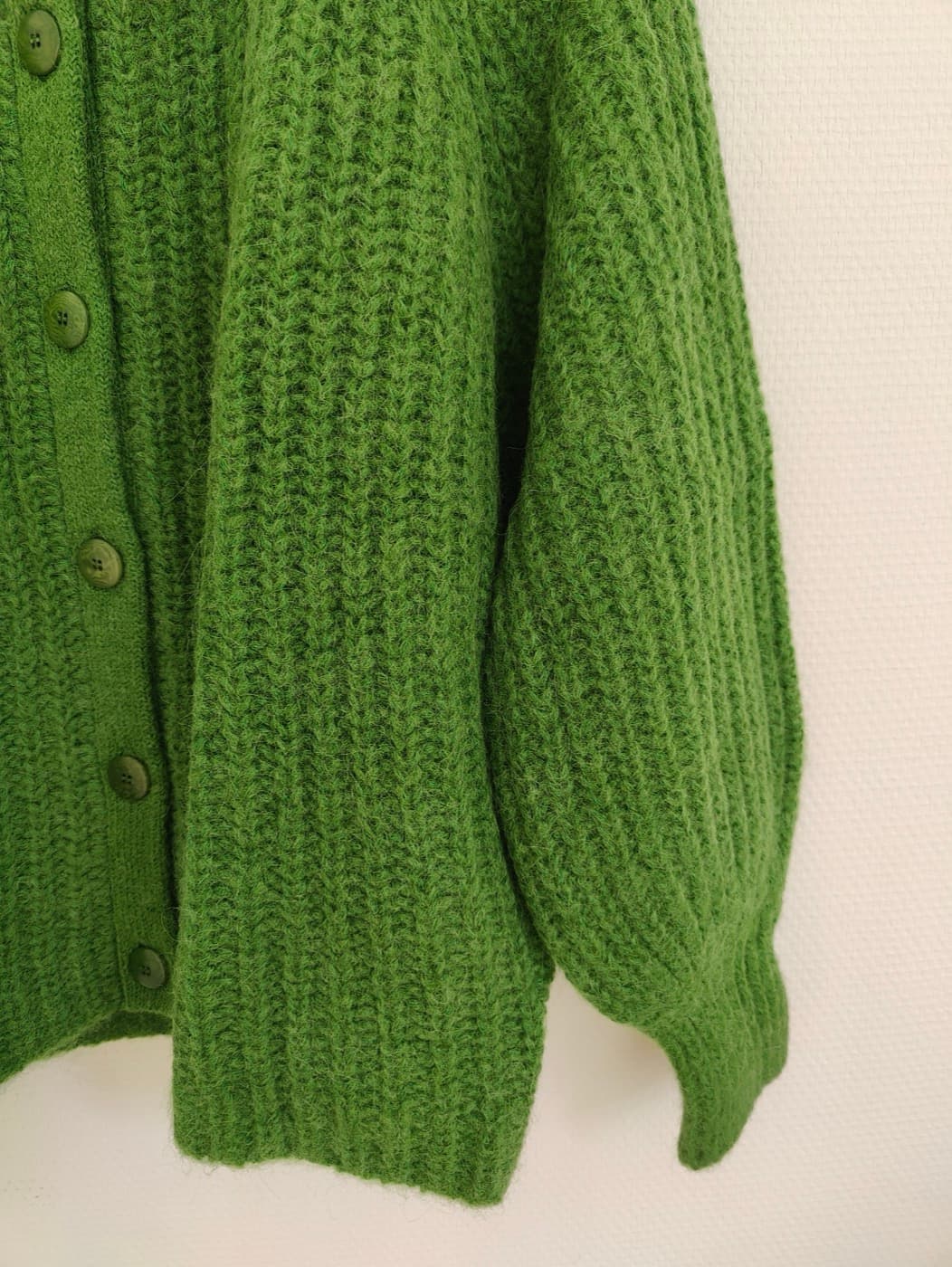 Cardigan Sézane vert en maille côtelée – Taille M — photo 3