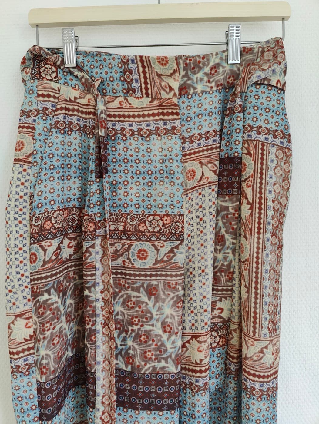 Pantalon Zara à imprimé patchwork – Taille M — photo 2