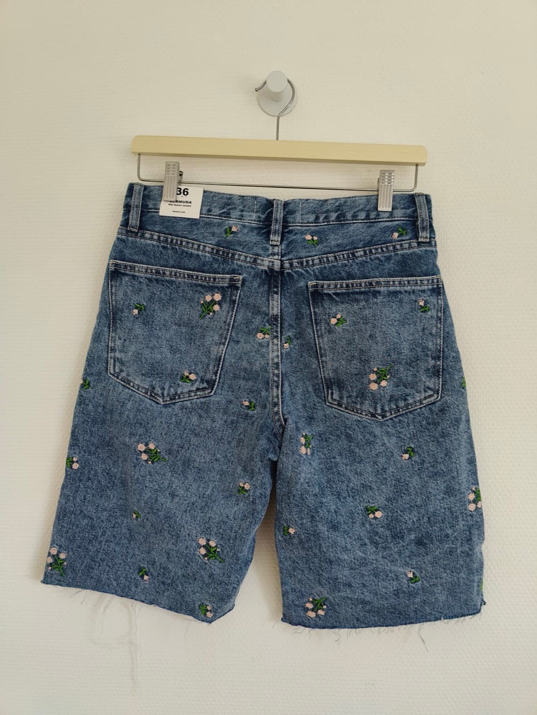 Short Mango en denim à broderie florale – Taille 36 — photo 4