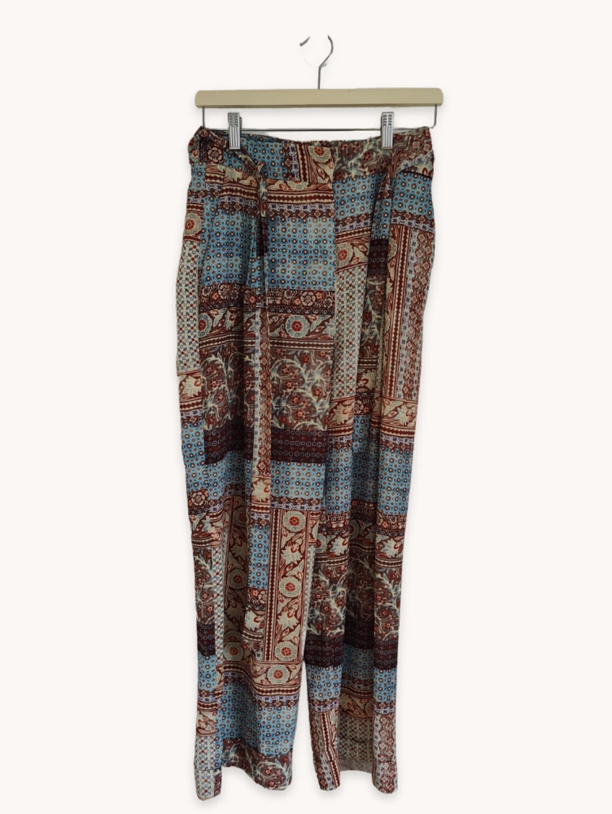 Pantalon Zara à imprimé patchwork – Taille M