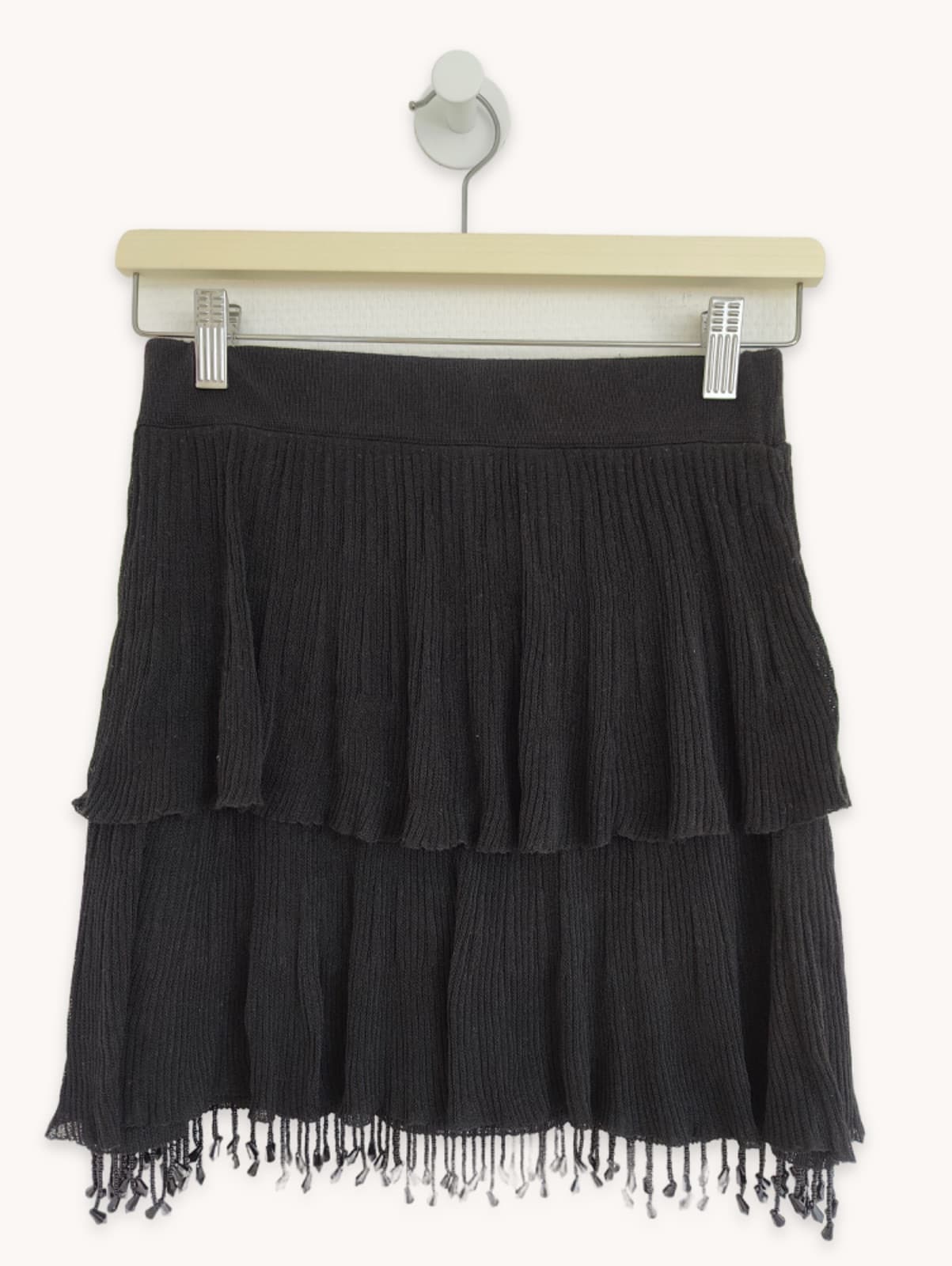 Jupe courte Zara en maille noire à volants – Taille S