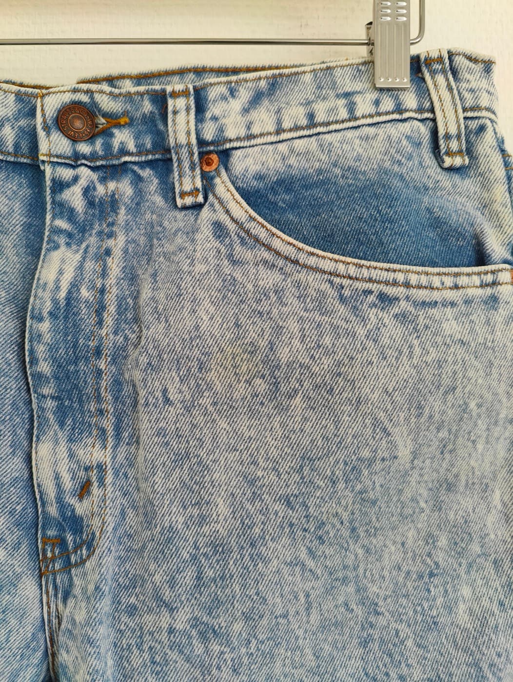 Short en jean Levi's délavé – Taille W33 — photo 2