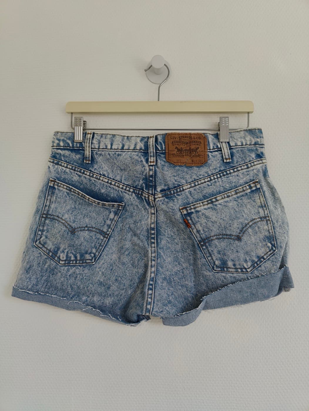Short en jean Levi's délavé – Taille W33 — photo 4