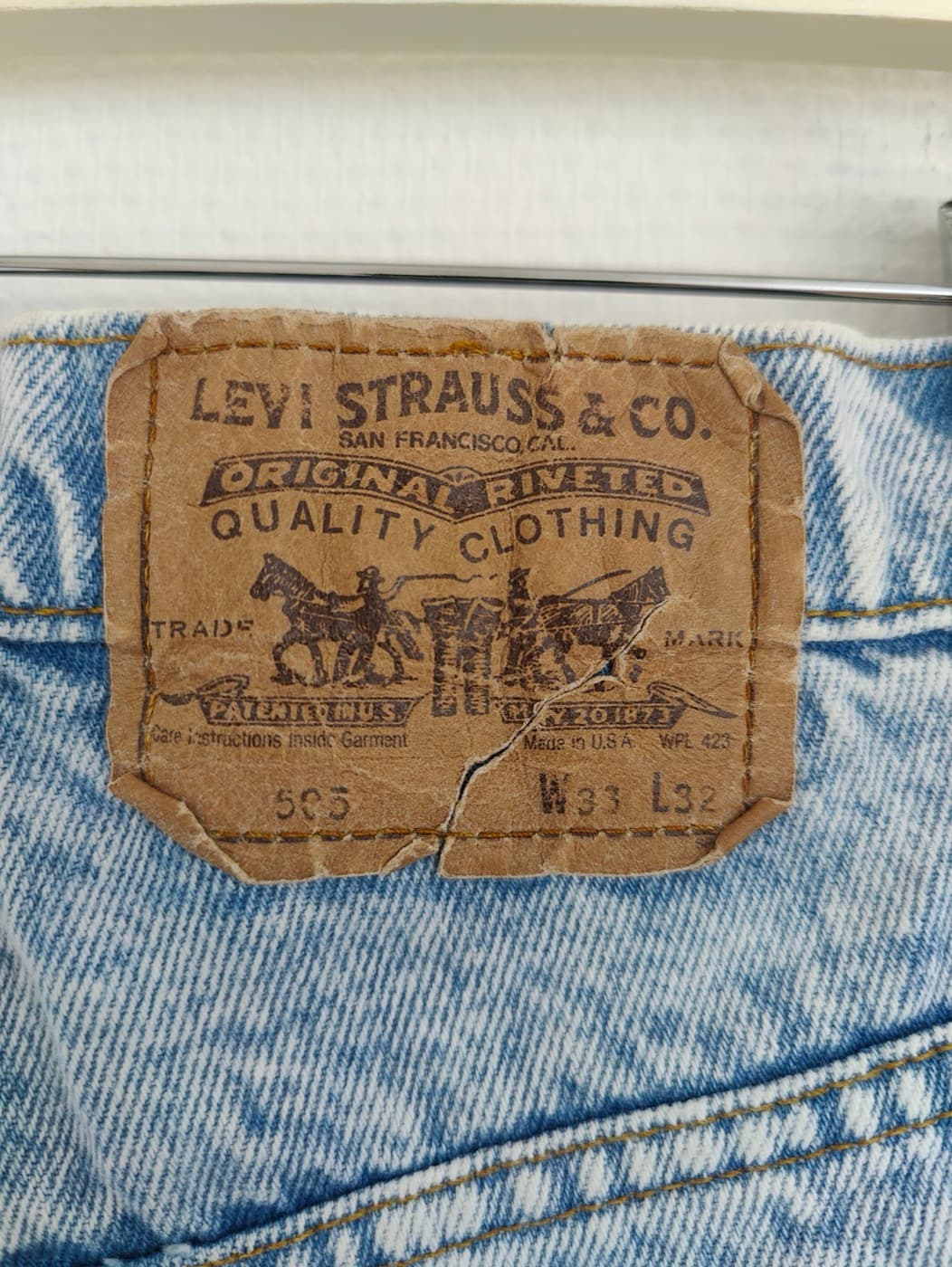 Short en jean Levi's délavé – Taille W33 — photo 5