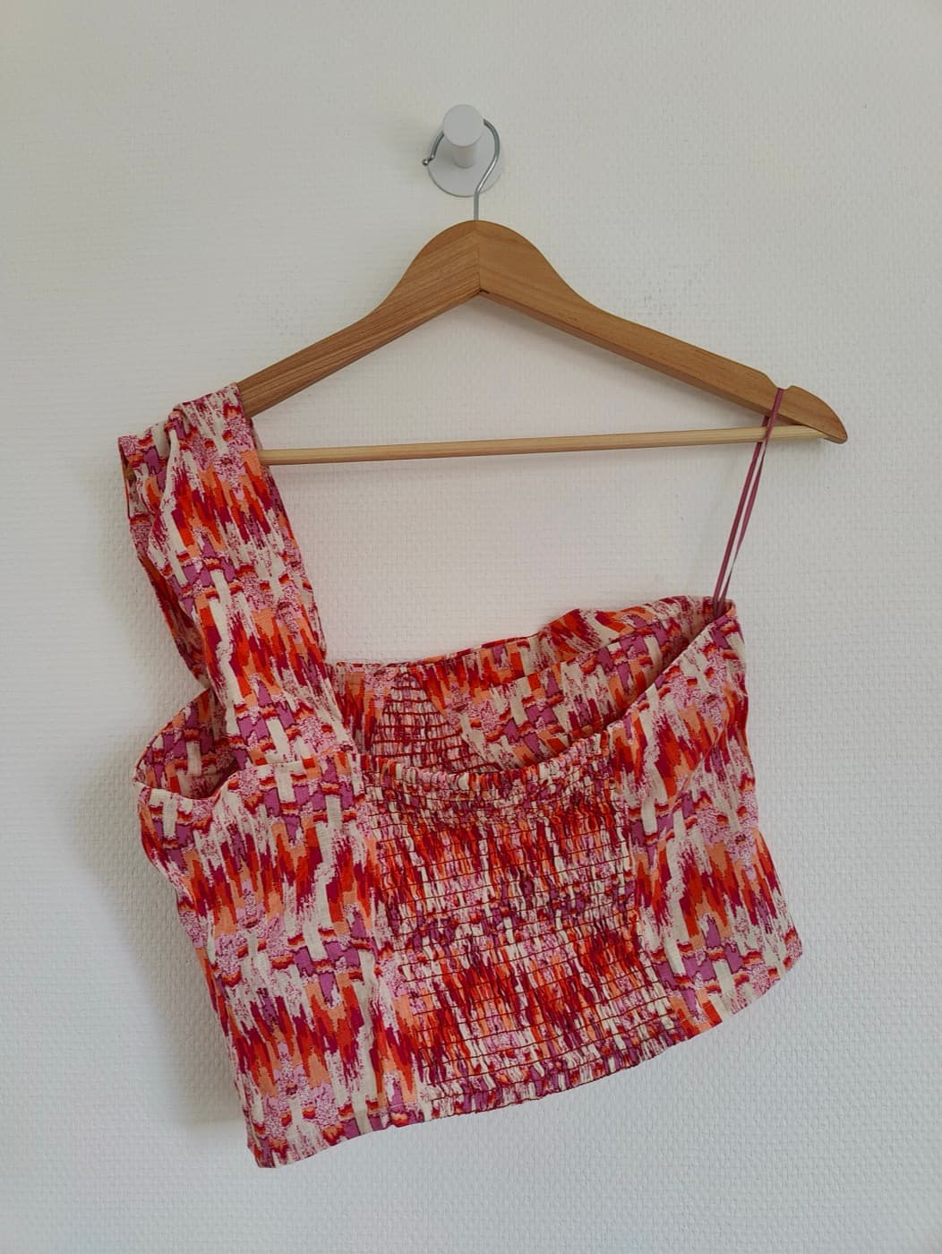 Top Hoss Intropia à imprimé ikat une épaule – Taille M — photo 2