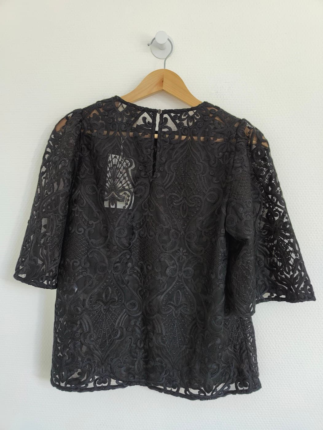 Blouse Sézane en dentelle noire – Taille 36 — photo 3