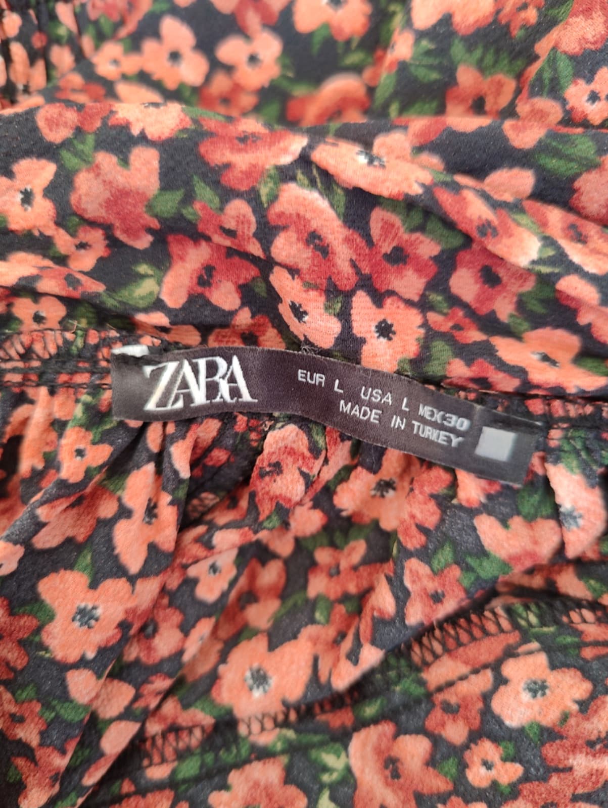 Robe courte Zara fleurie noire et rouge – Taille L — photo 5