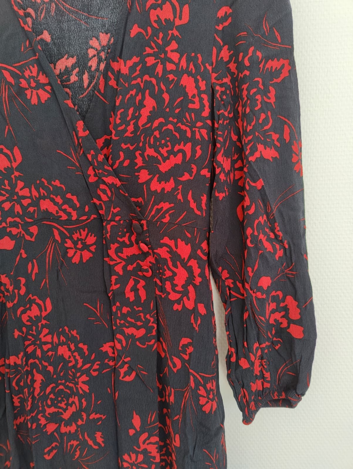 Robe longue Zara noire à fleurs rouge – Taille S — photo 3