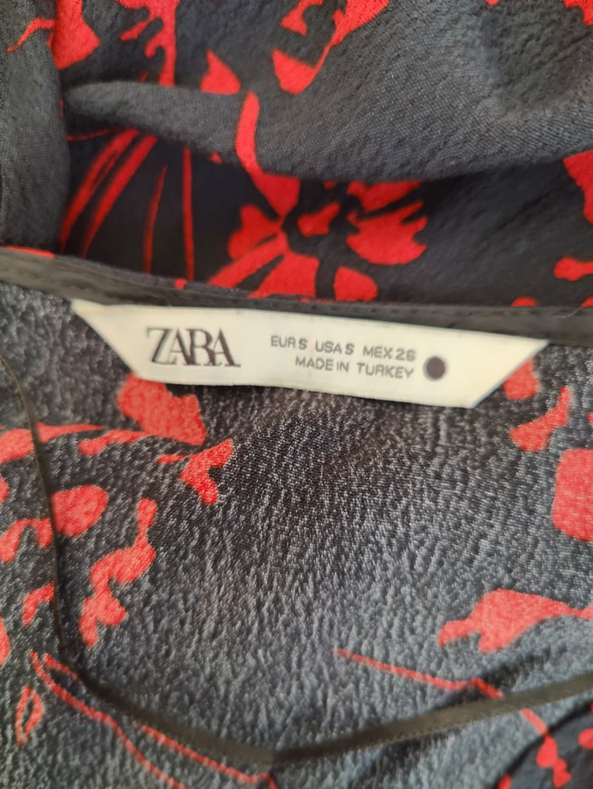 Robe longue Zara noire à fleurs rouge – Taille S — photo 5