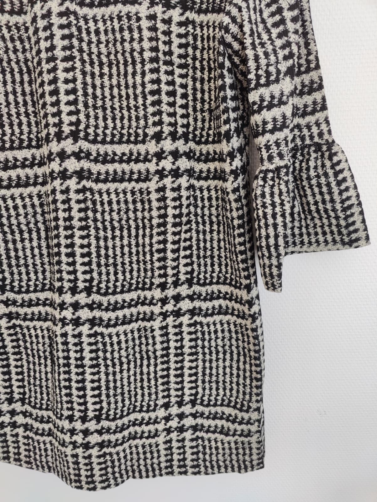 Robe Zara noire et blanche à motif graphique – Taille L — photo 3