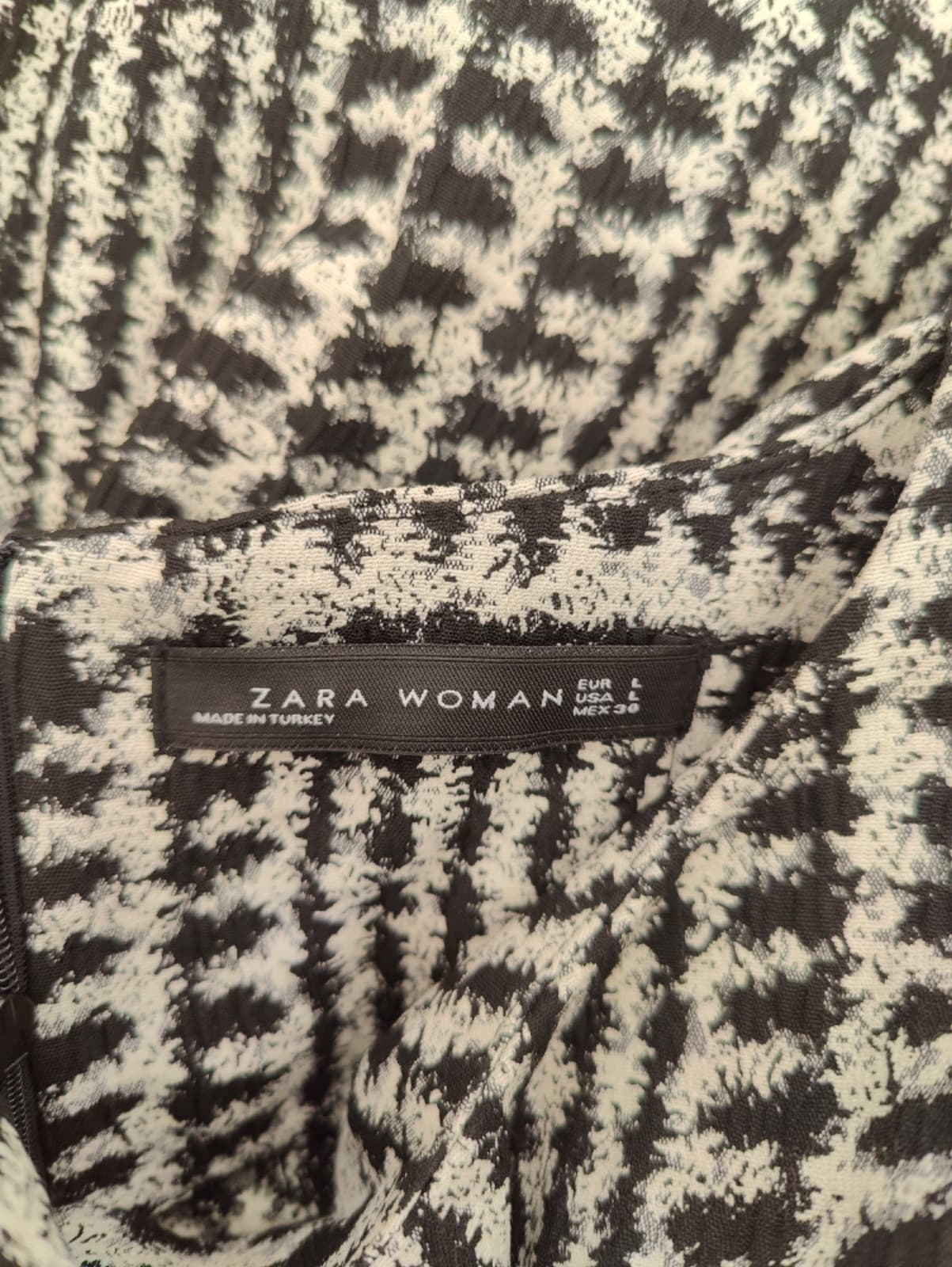 Robe Zara noire et blanche à motif graphique – Taille L — photo 5