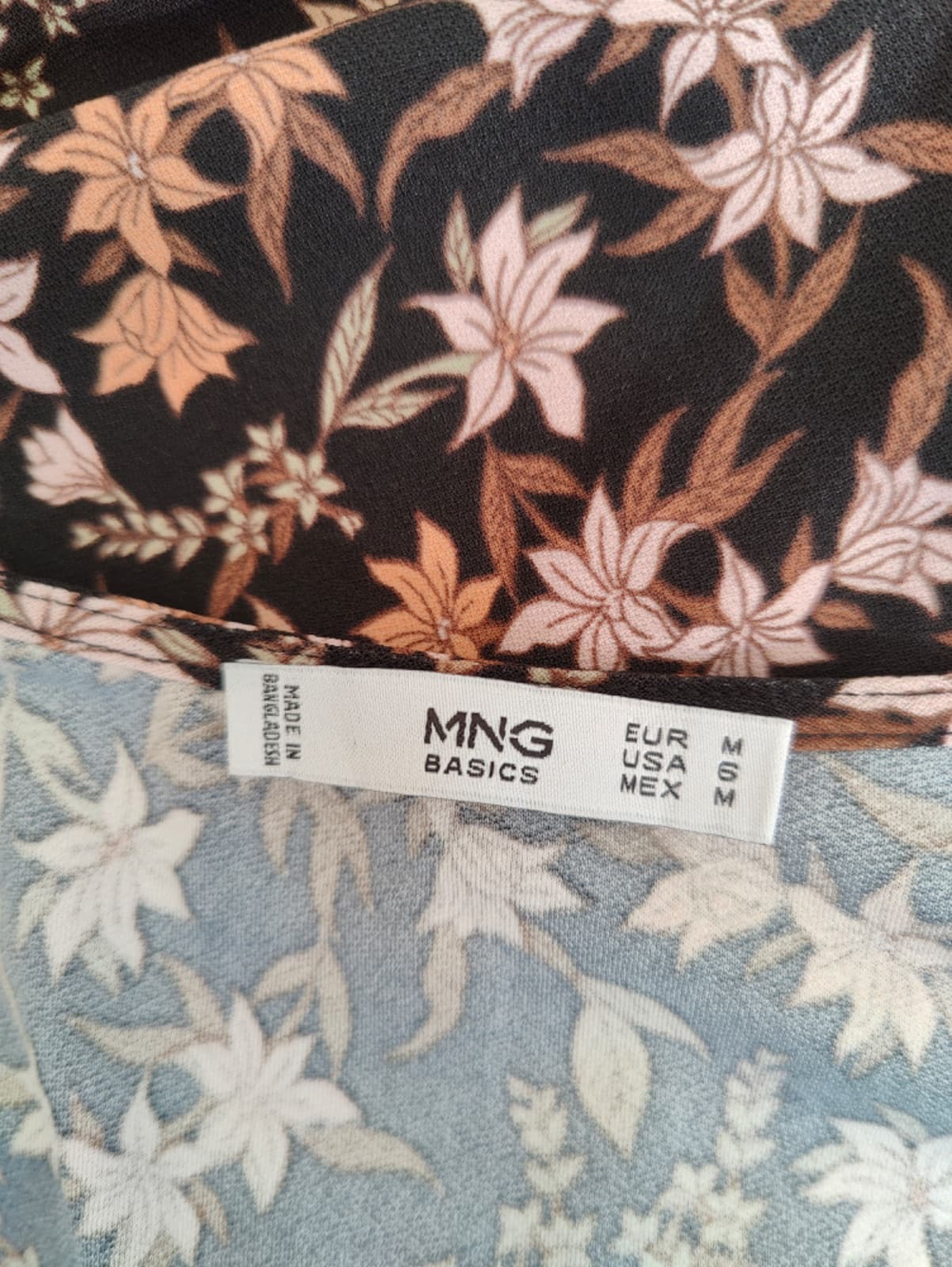 Robe Mango fleurie noire à col V – Taille M — photo 5