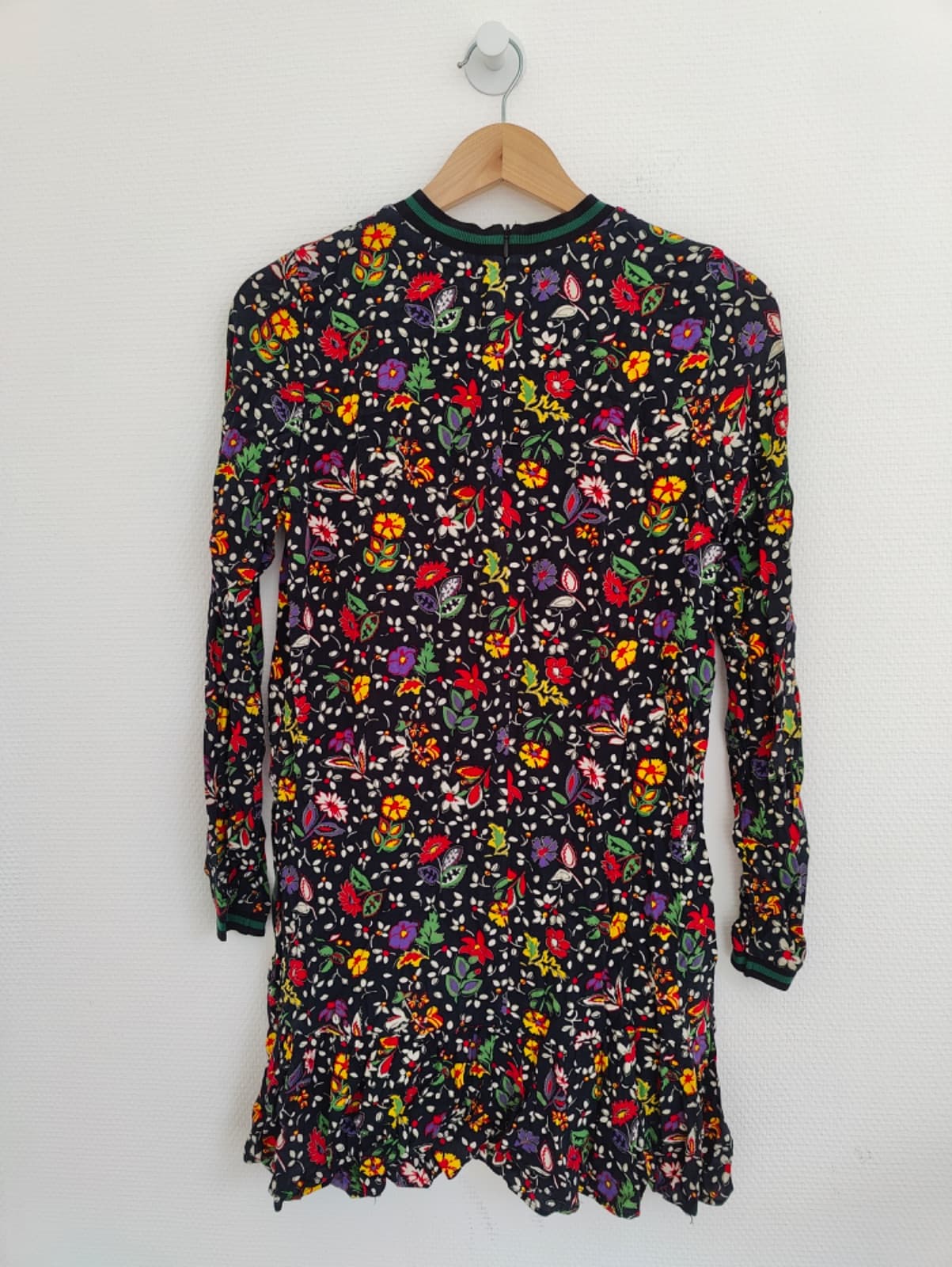 Robe noire à imprimé floral multicolore – Taille S — photo 4