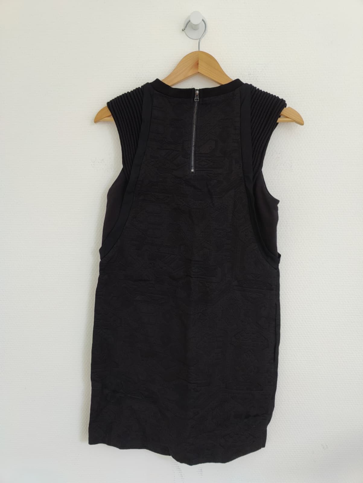 Robe noire See U Soon texturée sans manches – Taille 0 — photo 4