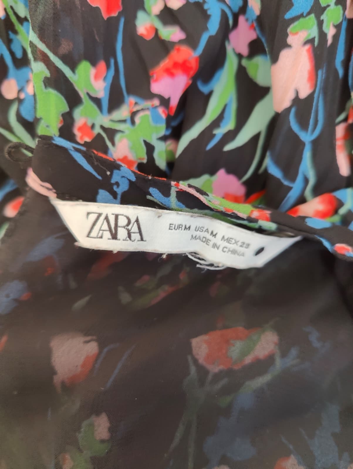 Robe fleurie plissée Zara noire multicolore – Taille M — photo 6
