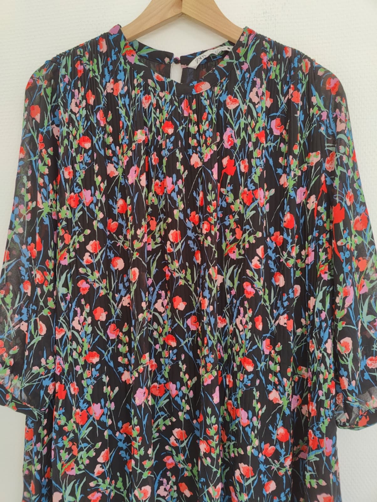 Robe fleurie plissée Zara noire multicolore – Taille M — photo 3
