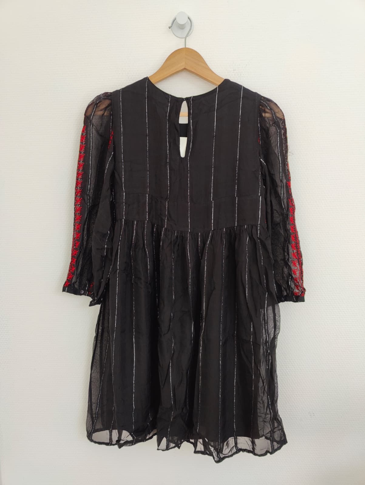 Robe Zara noire brodée rouge – Taille S — photo 4