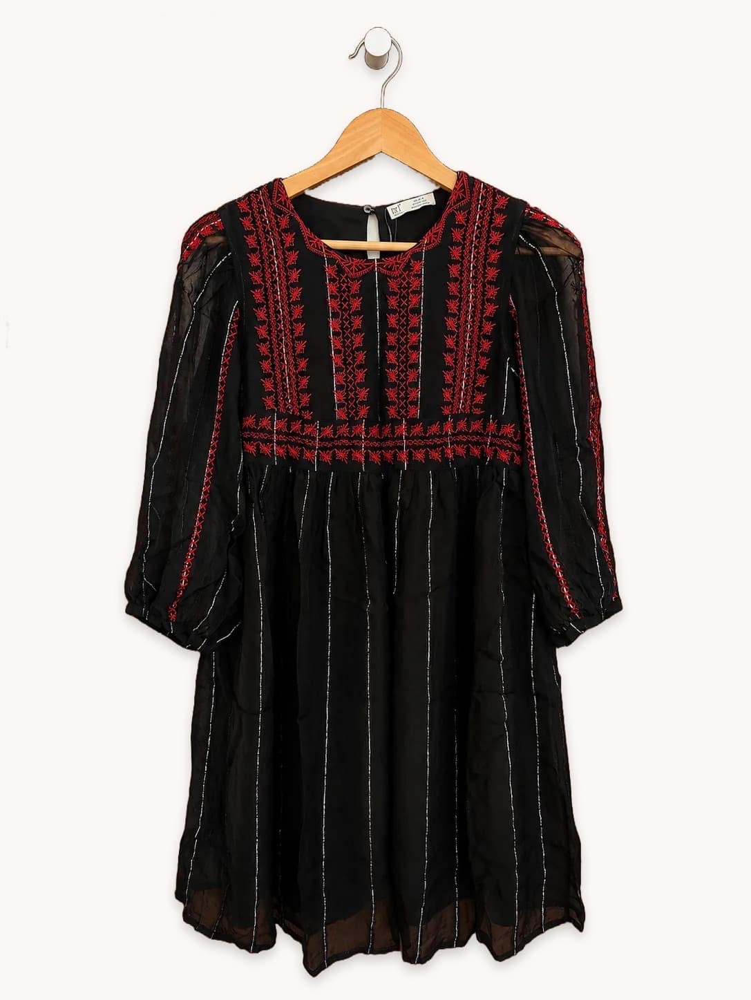 Robe Zara noire brodée rouge – Taille S — photo 2