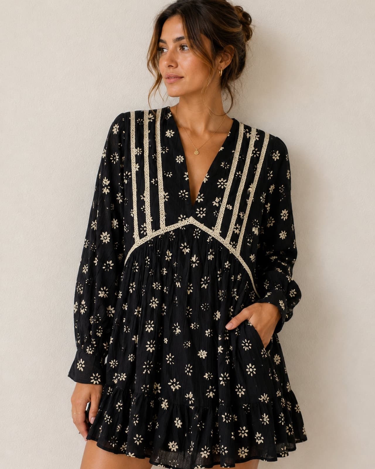 Robe Zara noire à imprimé fleuri et détails en crochet – Taille M — photo 1