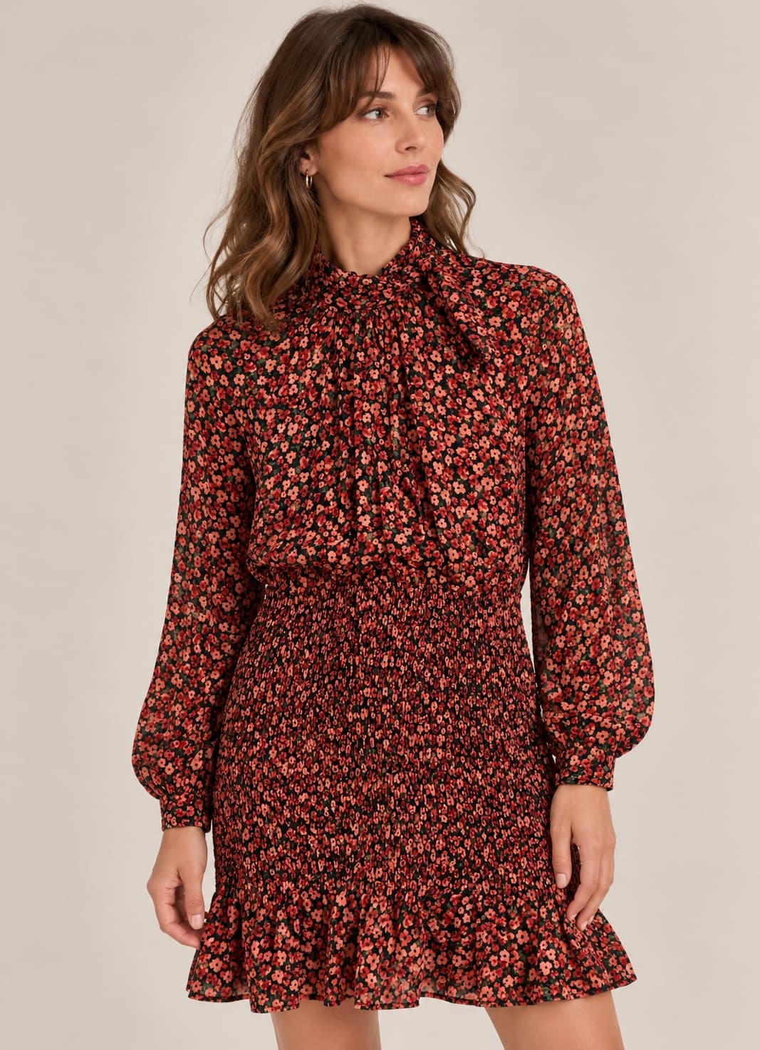Robe courte Zara fleurie noire et rouge – Taille L — photo 1