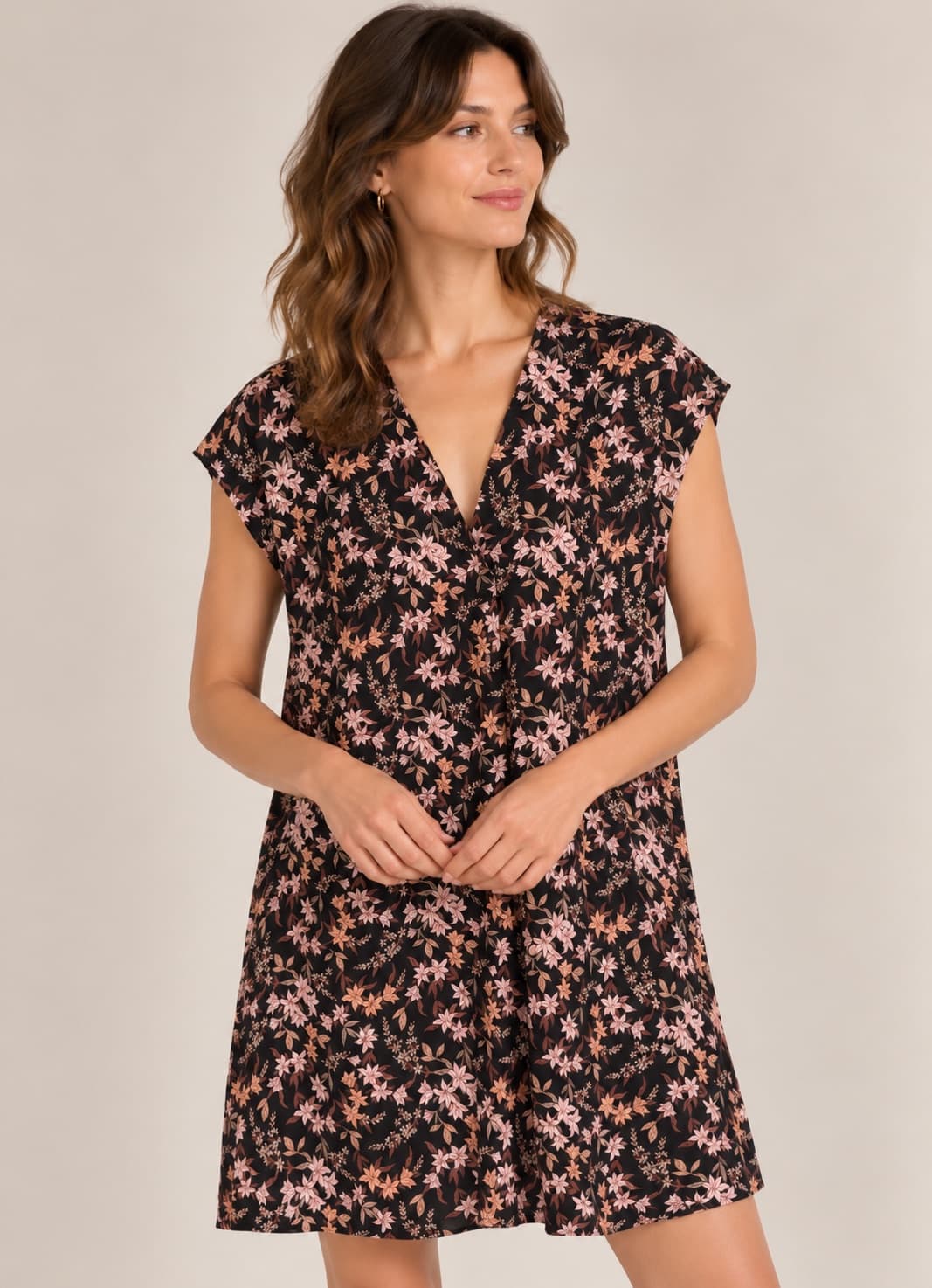 Robe Mango fleurie noire à col V – Taille M — photo 1