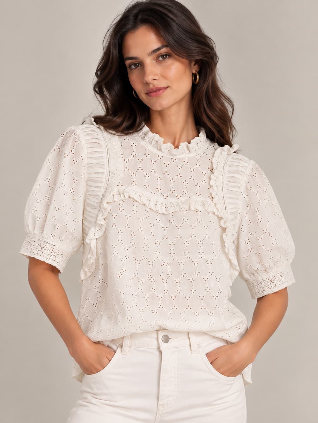 Blouse en broderie anglaise écrue à col volanté Sézane – Taille S — photo 1