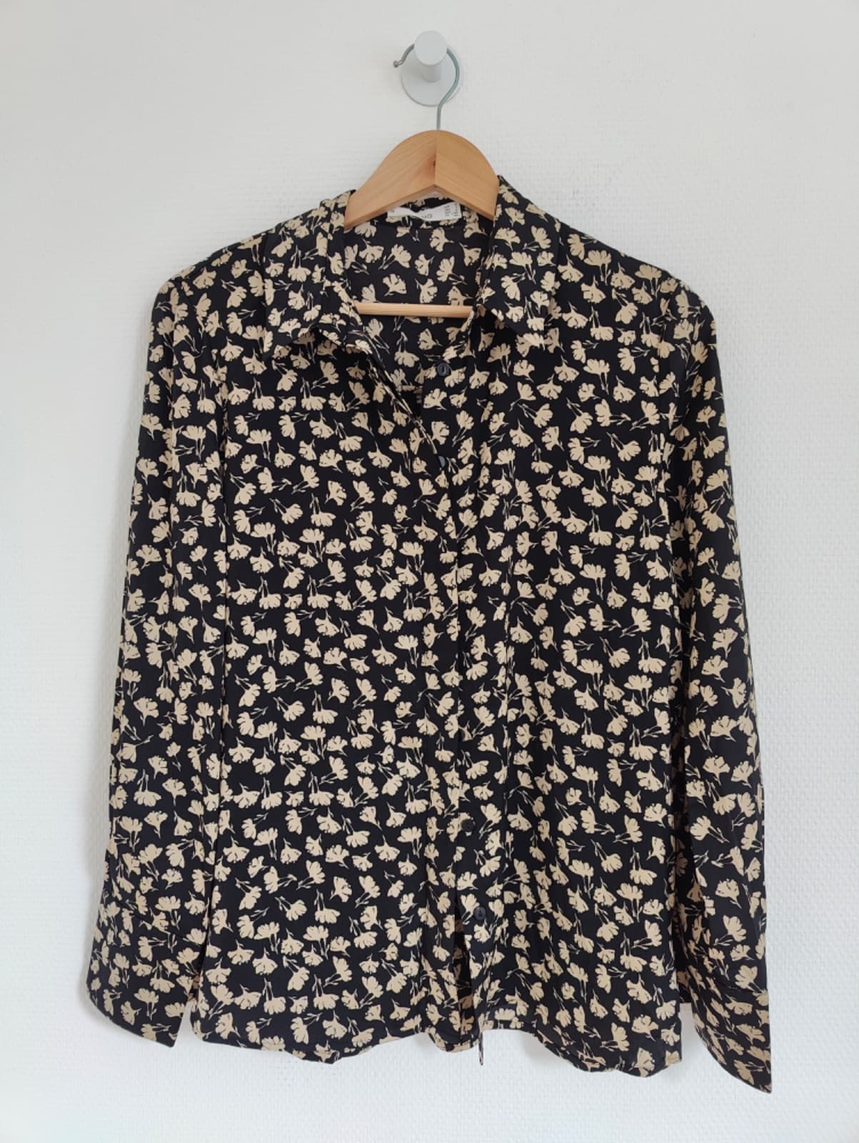 Chemise Mango noire à imprimé floral beige – Taille M — photo 2